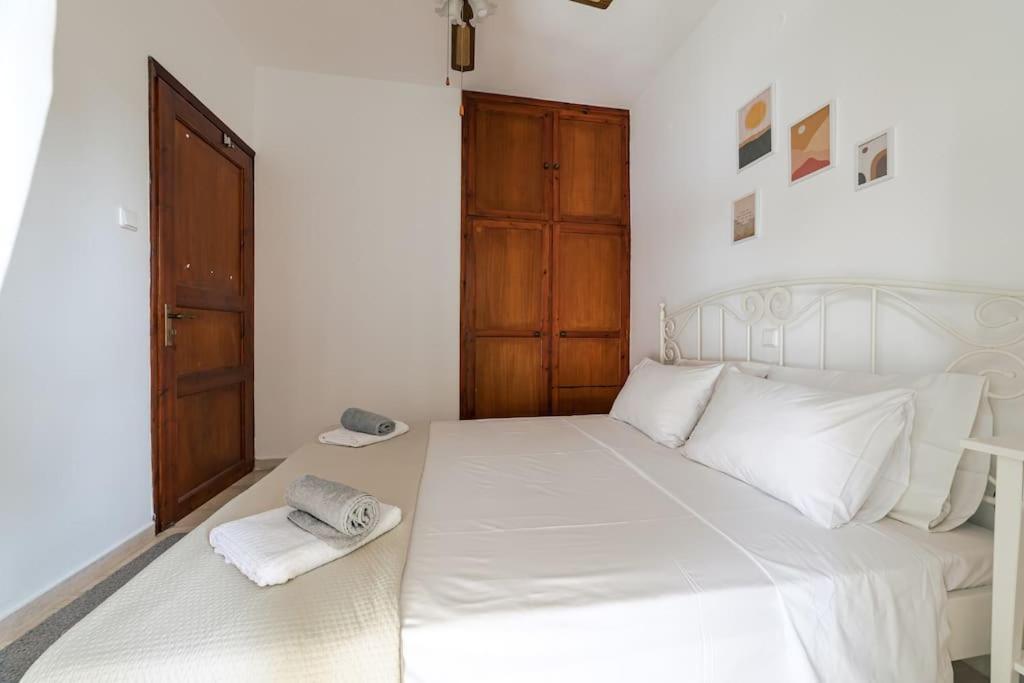 Seaside Escape Apartment Saronida Exterior photo